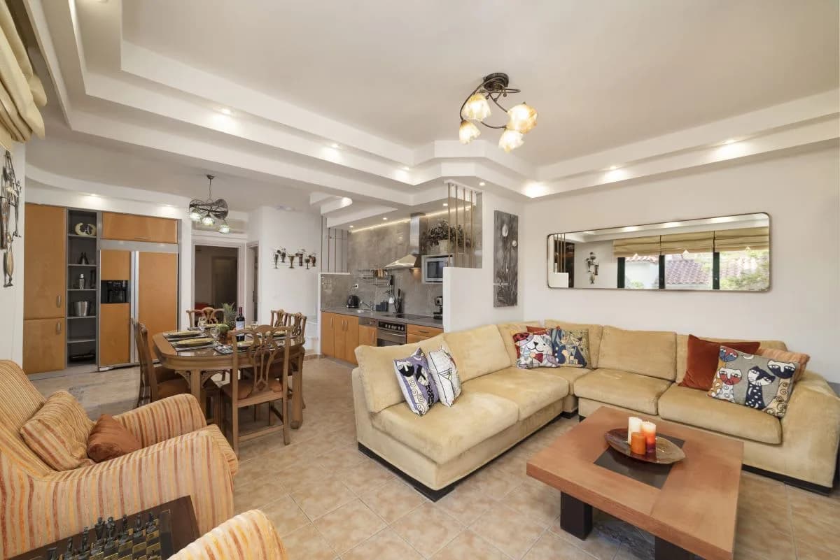 Quality 5br Villa Within 100m From Beach photo 5