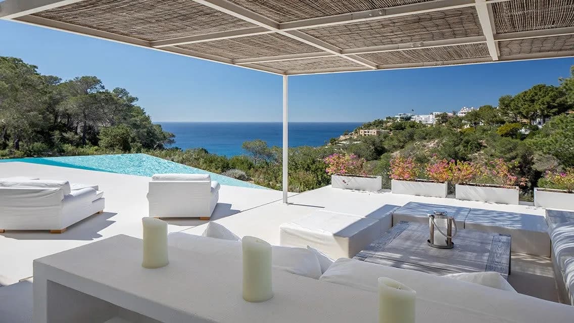 CONTEMPORARY MODERN VILLA IN IBIZA
