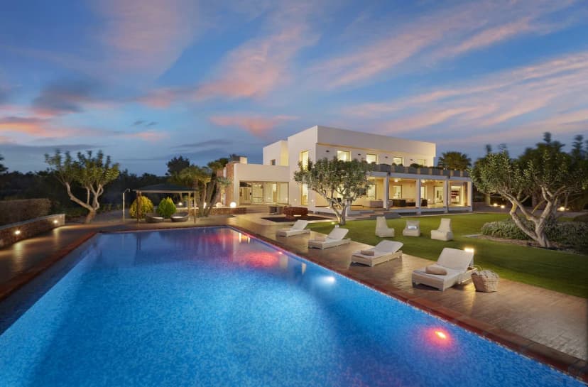 IMPRESSIVE VILLA NEAR IBIZA TOWN
