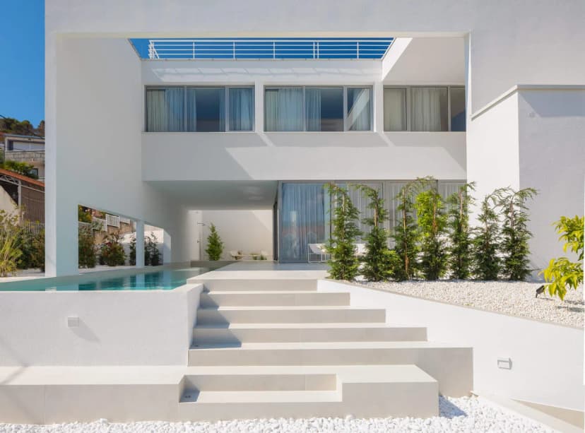 LUXURIOUS VILLA WITH PANORAMIC MOUNTAIN VIEWS