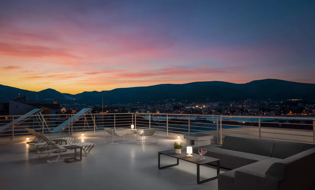 LUXURIOUS VILLA WITH PANORAMIC MOUNTAIN VIEWS photo 3