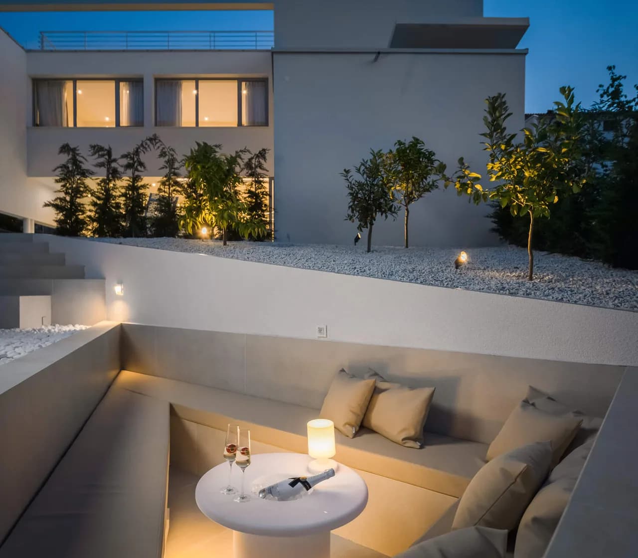 LUXURIOUS VILLA WITH PANORAMIC MOUNTAIN VIEWS photo 4