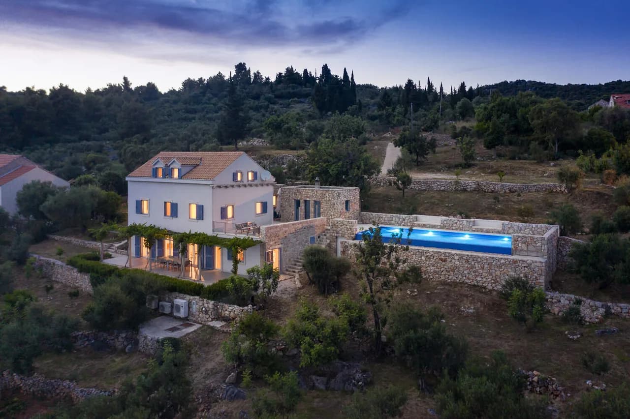 TRADITIONAL STONE VILLA WITH OUTDOOR SWIMMING POOL photo 2