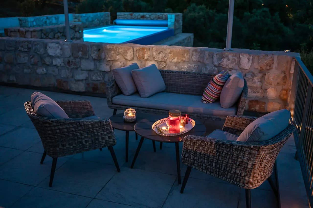 TRADITIONAL STONE VILLA WITH OUTDOOR SWIMMING POOL photo 3