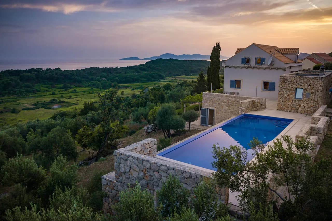 TRADITIONAL STONE VILLA WITH OUTDOOR SWIMMING POOL photo 5