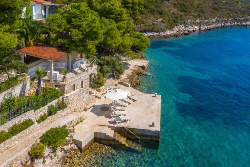 Exclusive Villa with Private Beach Acess