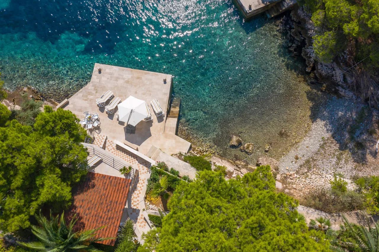 Exclusive Villa with Private Beach Acess photo 3