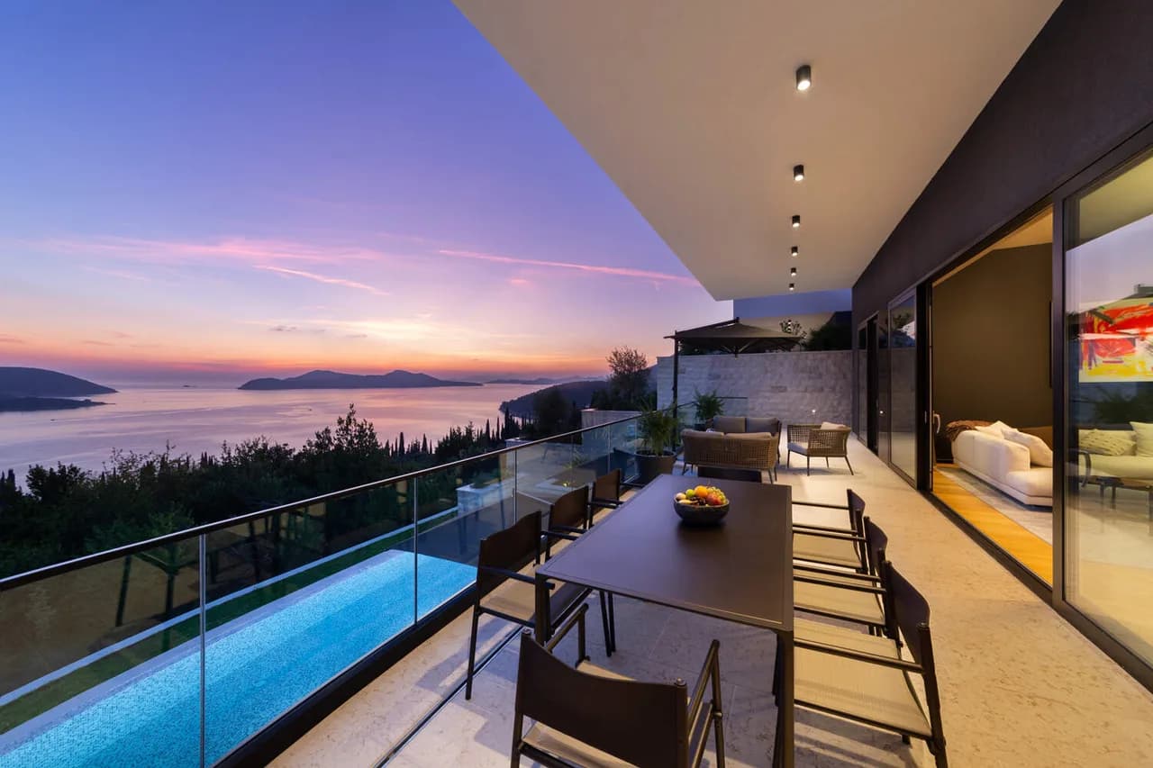 LUXURIOUS VILLA WITH INFINITY POOL AND PANORAMIC SEA VIEWS photo 3