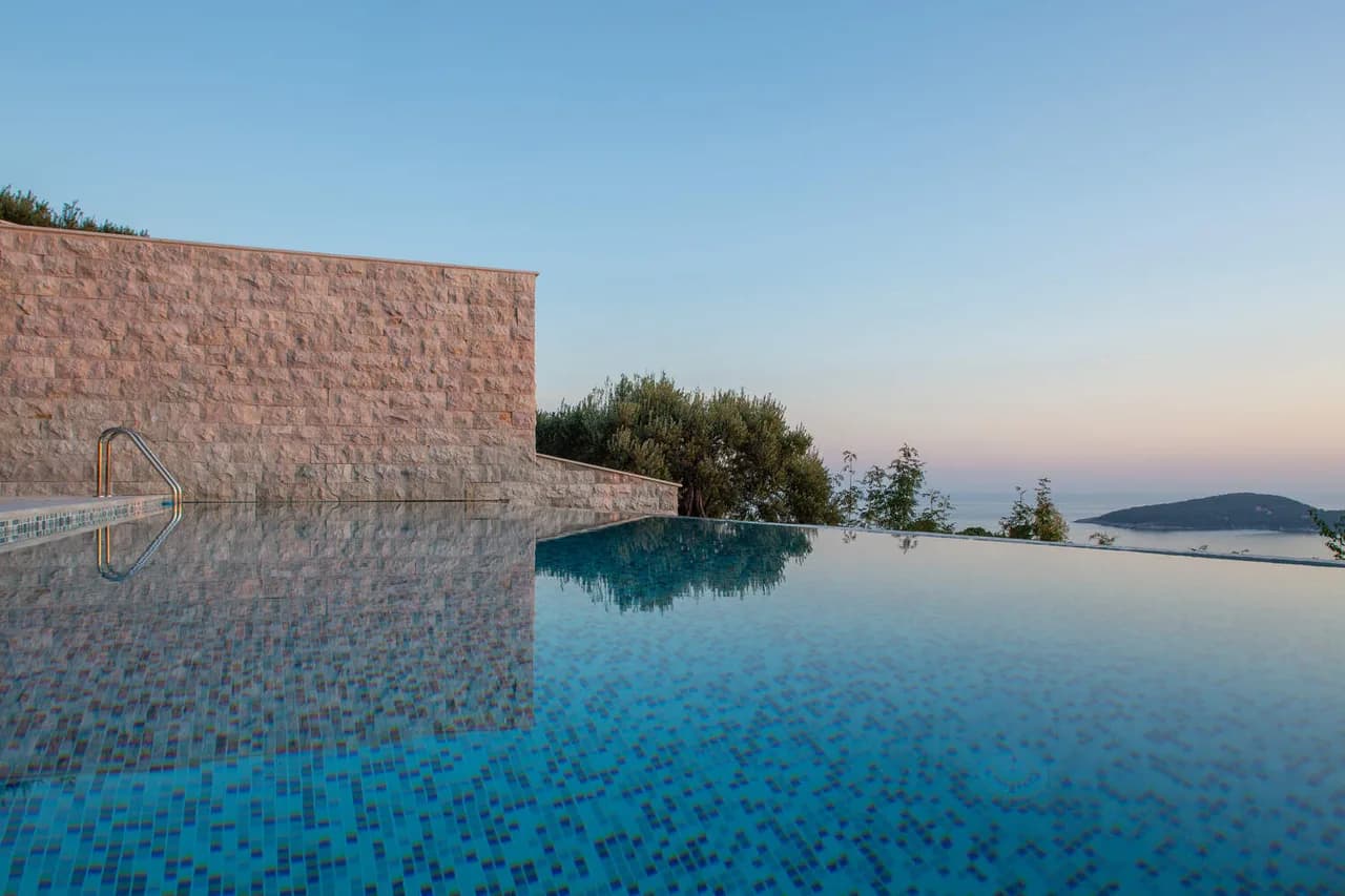 LUXURIOUS VILLA WITH INFINITY POOL AND PANORAMIC SEA VIEWS photo 4