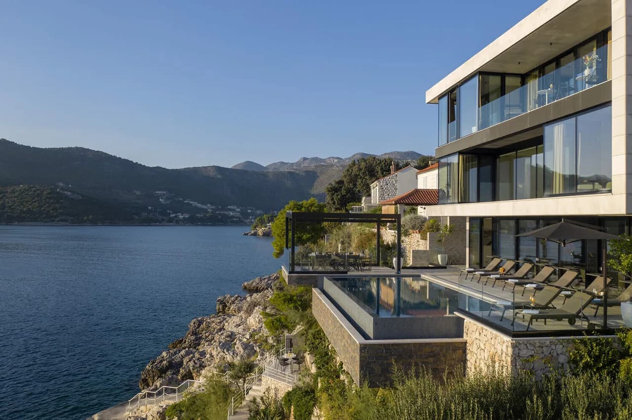 Iconic Luxurious Villa with Private Beach