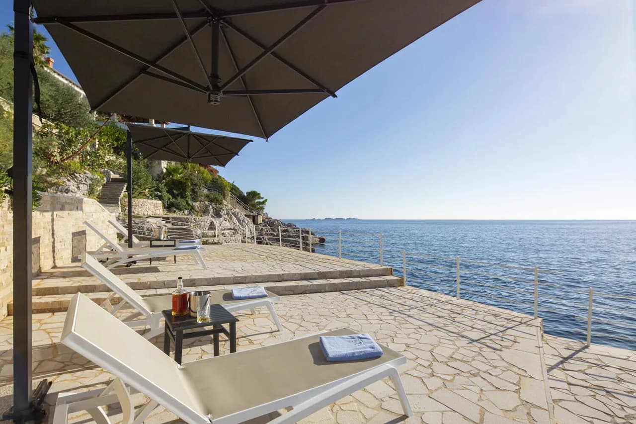 Iconic Luxurious Villa with Private Beach photo 2