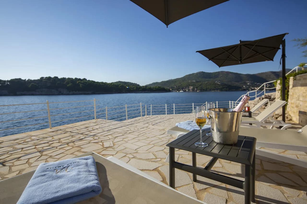 Iconic Luxurious Villa with Private Beach photo 3