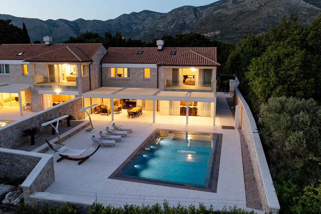 PRIME LUXURY VILLA WITH OUTDOOR POOL AND SAUNA photo 3