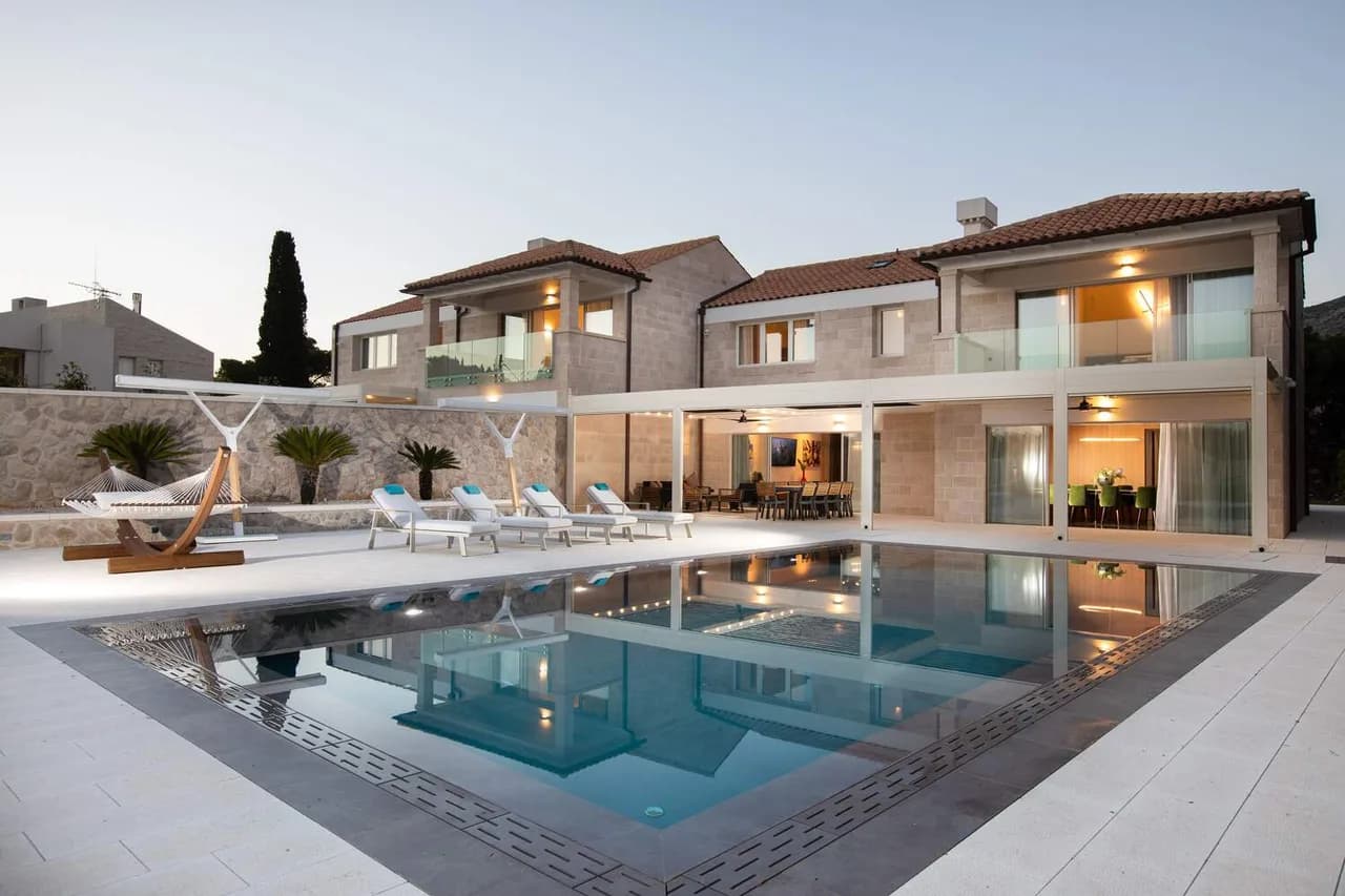 PRIME LUXURY VILLA WITH OUTDOOR POOL AND SAUNA photo 4