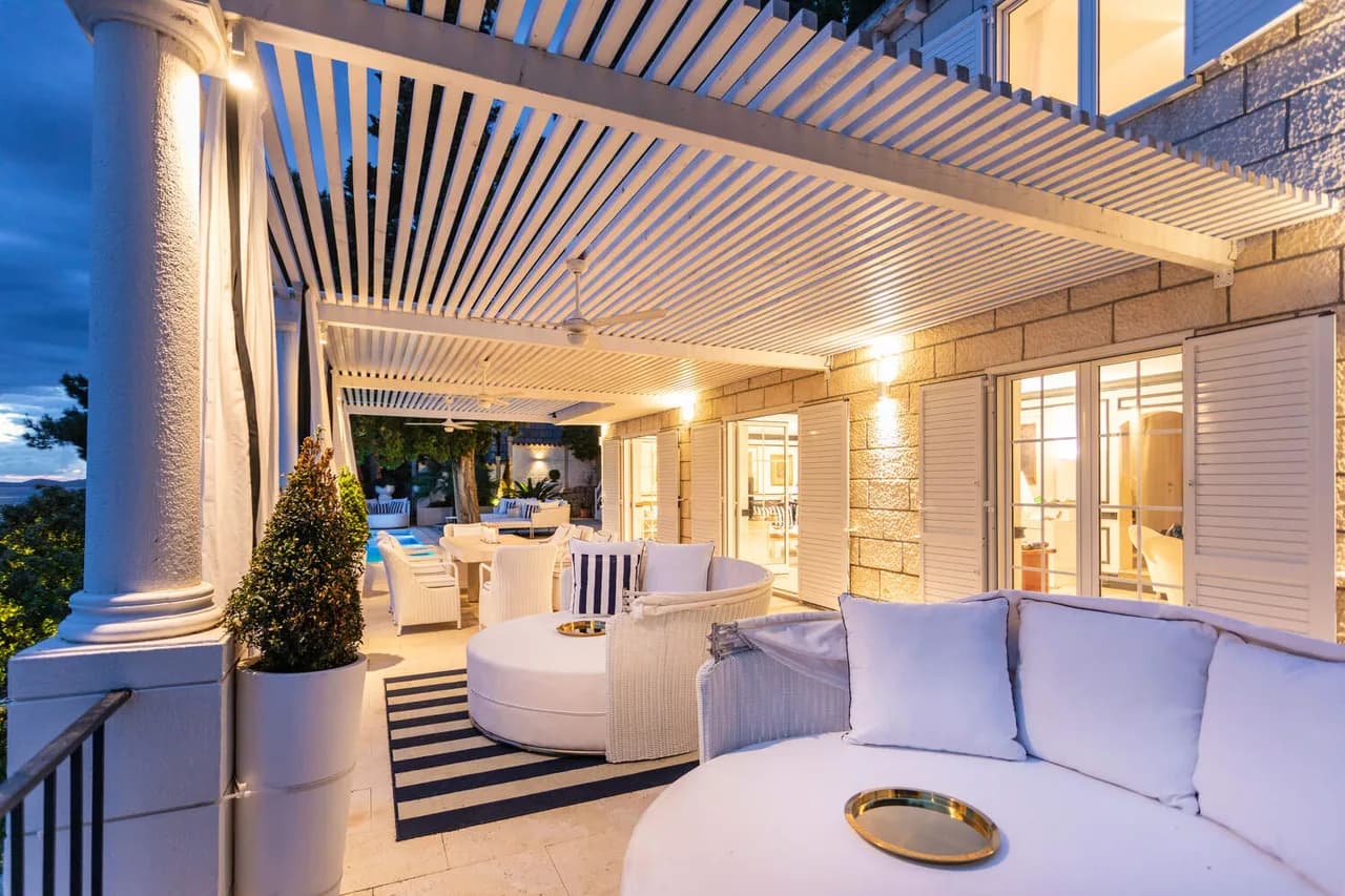 STUNNING VILLA WITH PRIVATE BEACH photo 2