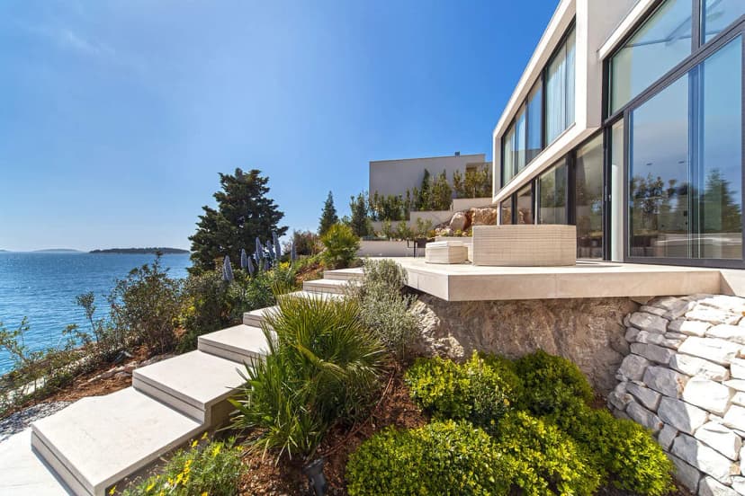 ELEGANT BEACHFRONT VILLA WITH PRIVATE SWIMMING POOL
