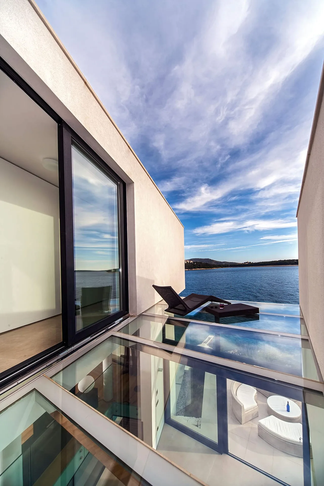 ELEGANT BEACHFRONT VILLA WITH PRIVATE SWIMMING POOL photo 5