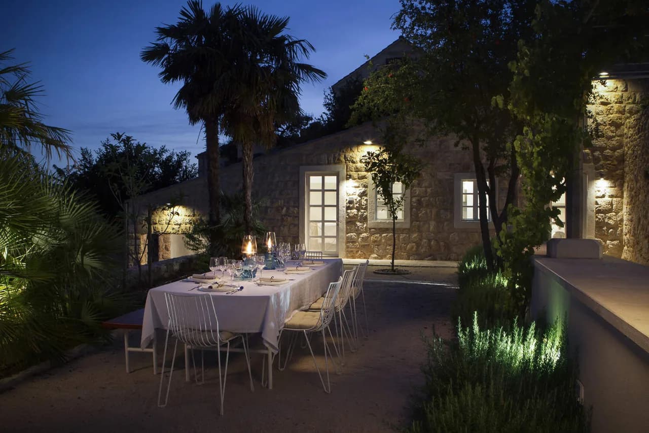 UNIQUE CLASSIC VILLA WITH OUTDOOR SWIMMING POOL photo 2