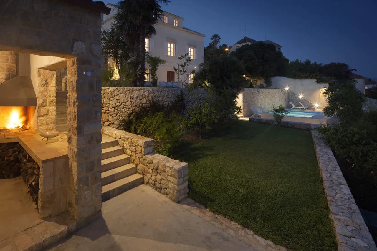 UNIQUE CLASSIC VILLA WITH OUTDOOR SWIMMING POOL photo 3