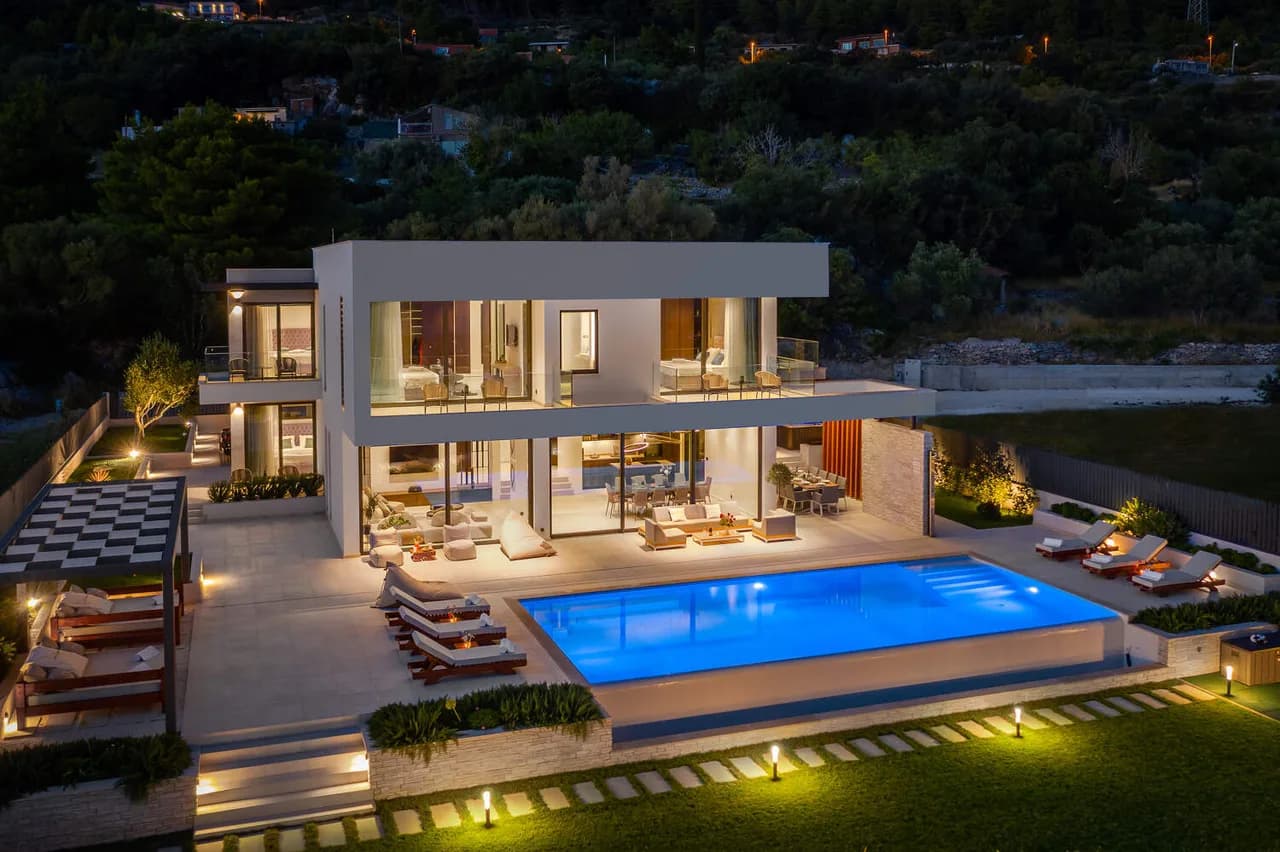 GORGEOUS CONTEMPORARY VILLA WITH JACUZZI AND INFINITY POOL photo 4