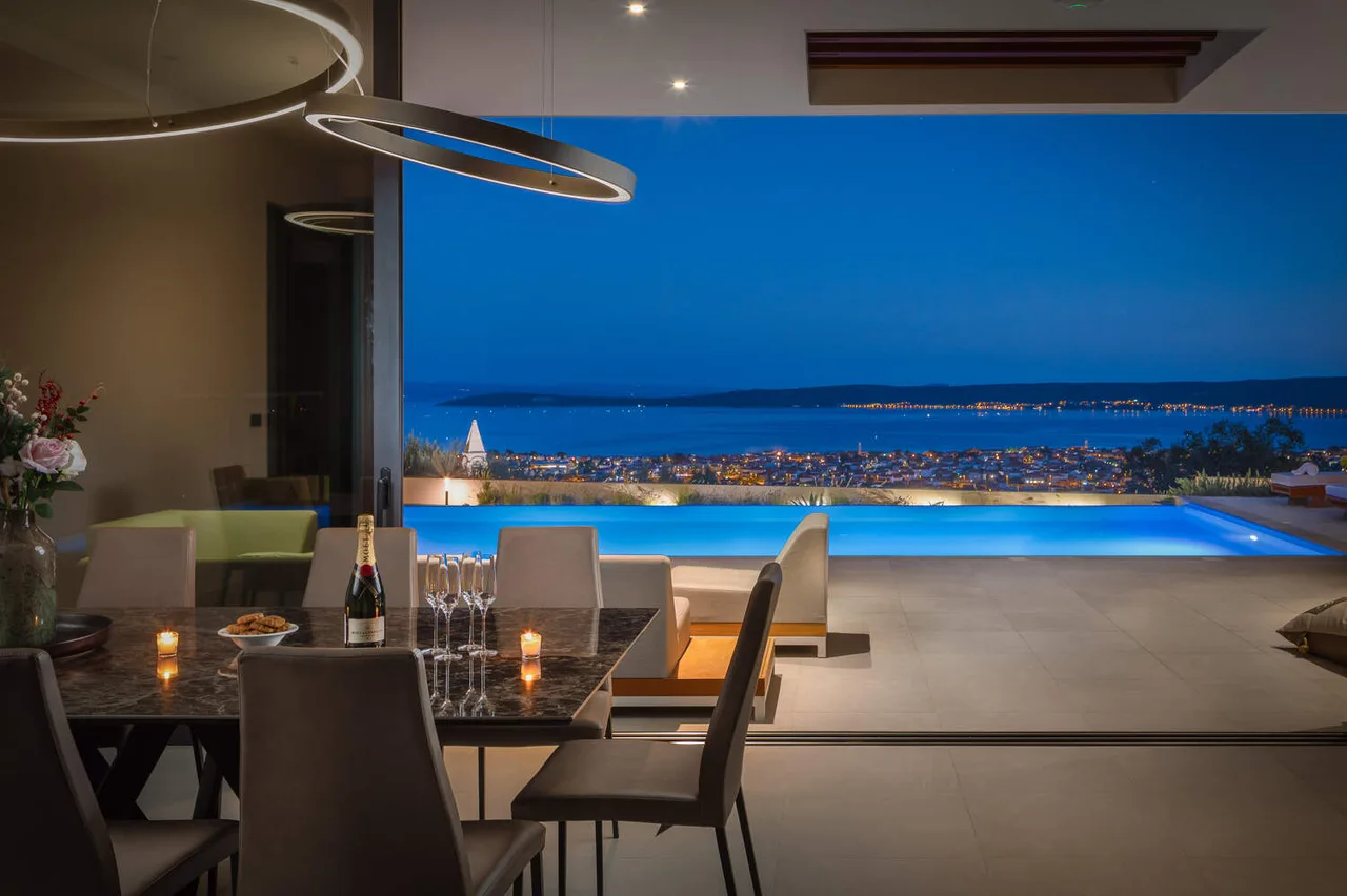 GORGEOUS CONTEMPORARY VILLA WITH JACUZZI AND INFINITY POOL photo 5