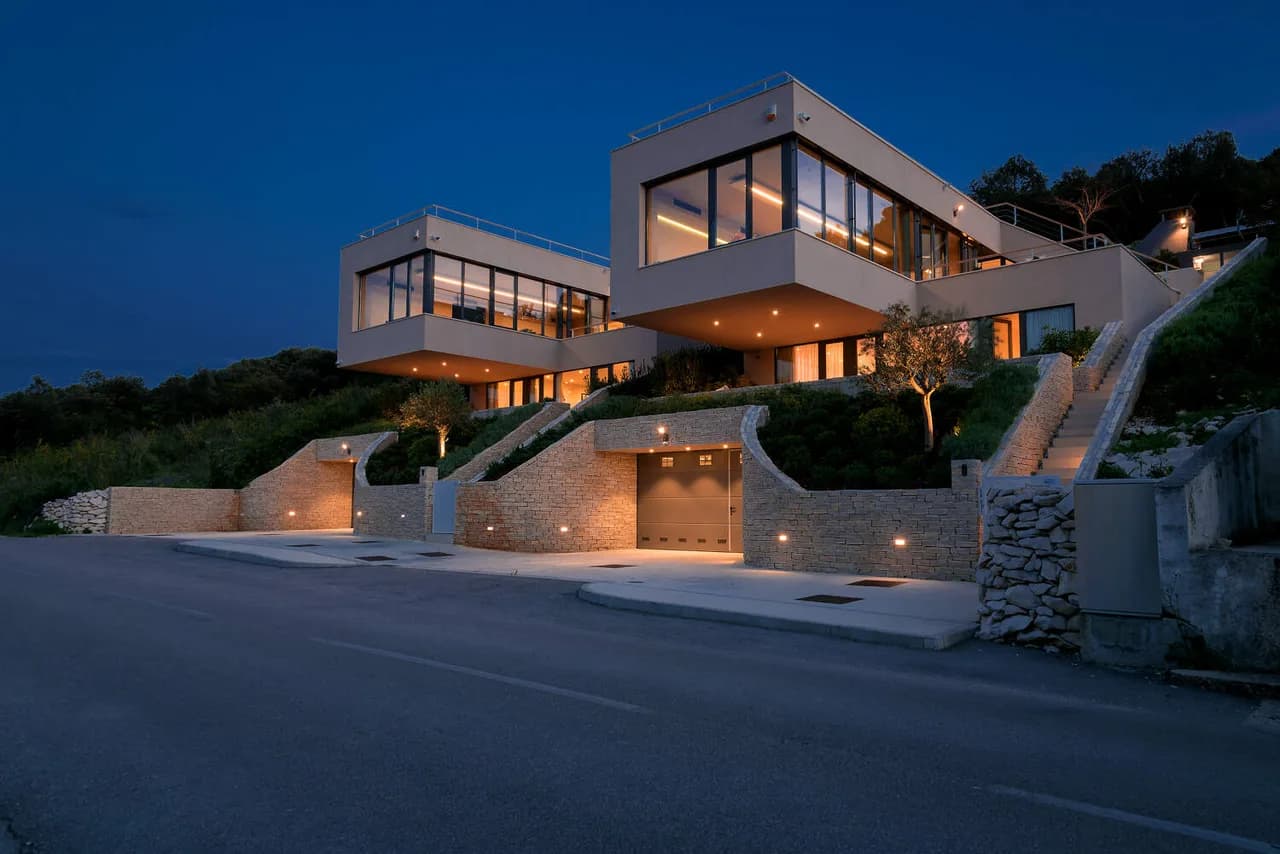 STANDALONE ELEGANT VILLA WITH PRIVATE POOL AND AMAZING VIEWS photo 3