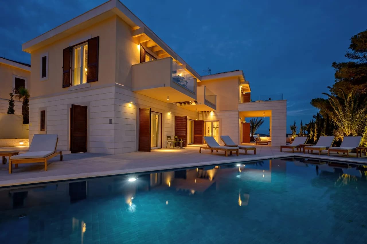 GRAND DELUXE VILLA WITH PRIVATE OUTDOOR POOL photo 2