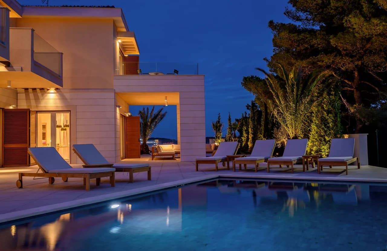 GRAND DELUXE VILLA WITH PRIVATE OUTDOOR POOL photo 3