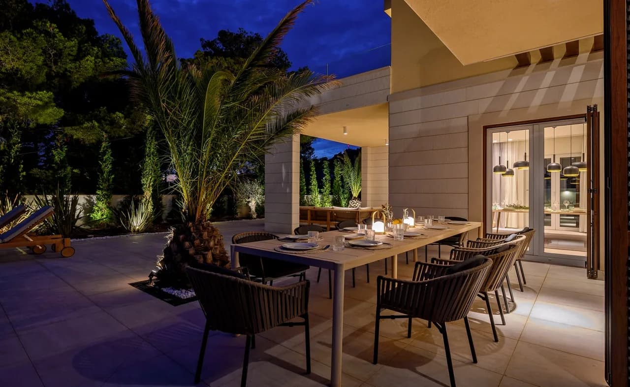 GRAND DELUXE VILLA WITH PRIVATE OUTDOOR POOL photo 4