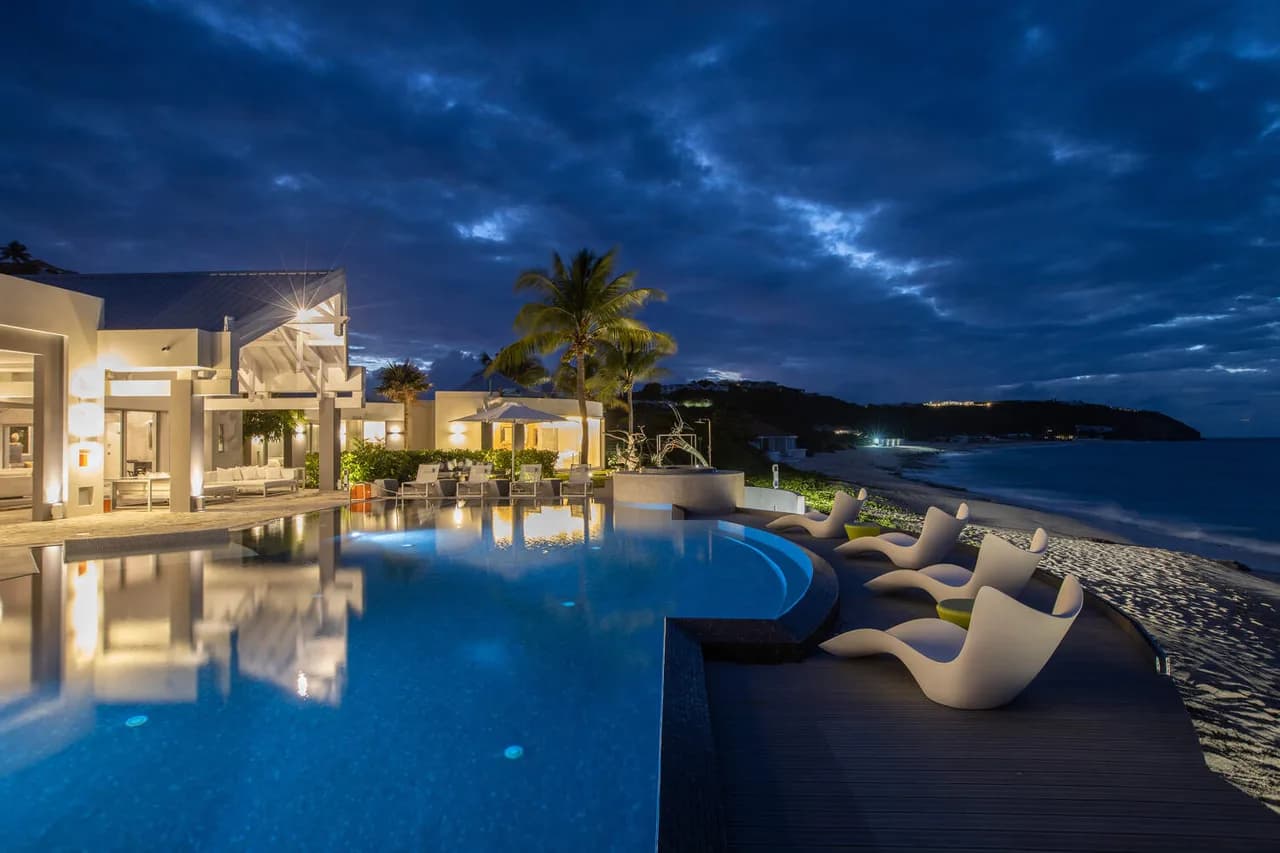 GORGEOUS BEACHFRONT VILLA WITH HEATED POOL photo 2