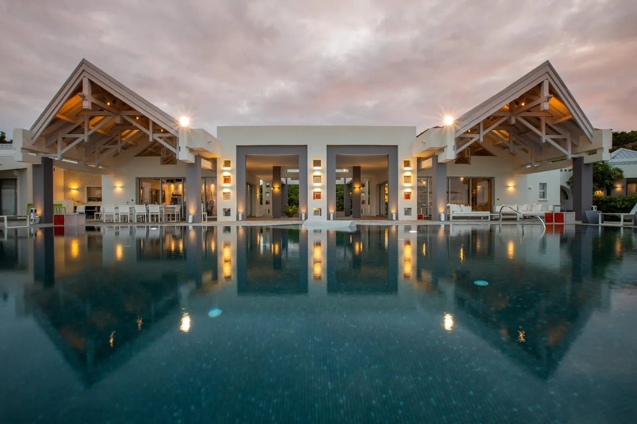 GORGEOUS BEACHFRONT VILLA WITH HEATED POOL photo 5