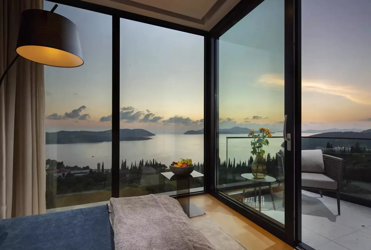 BEAUTIFUL MODERN VILLA WITH SEA SIDE VIEW