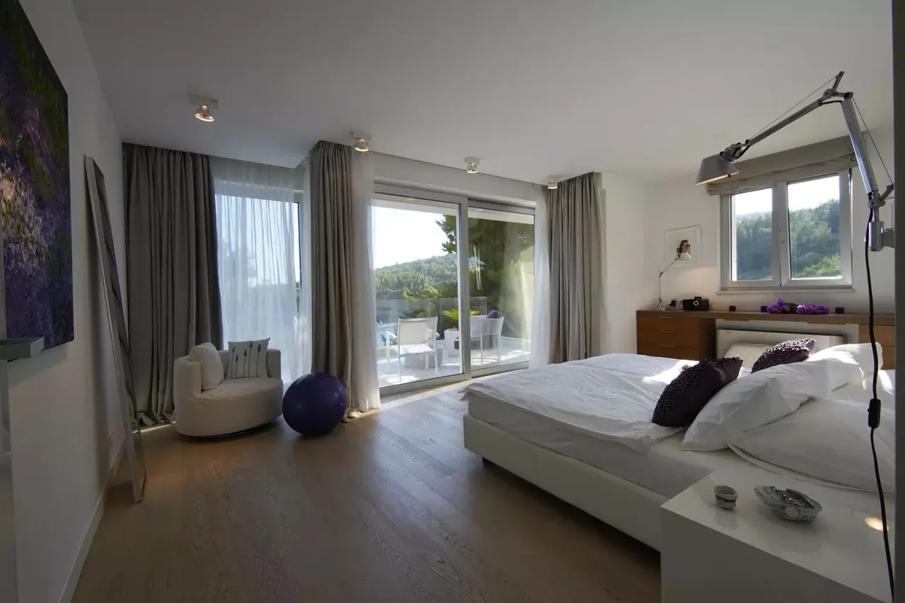 BREATHTAKING LUXURY VILLA WITH HEATED POOL photo 2