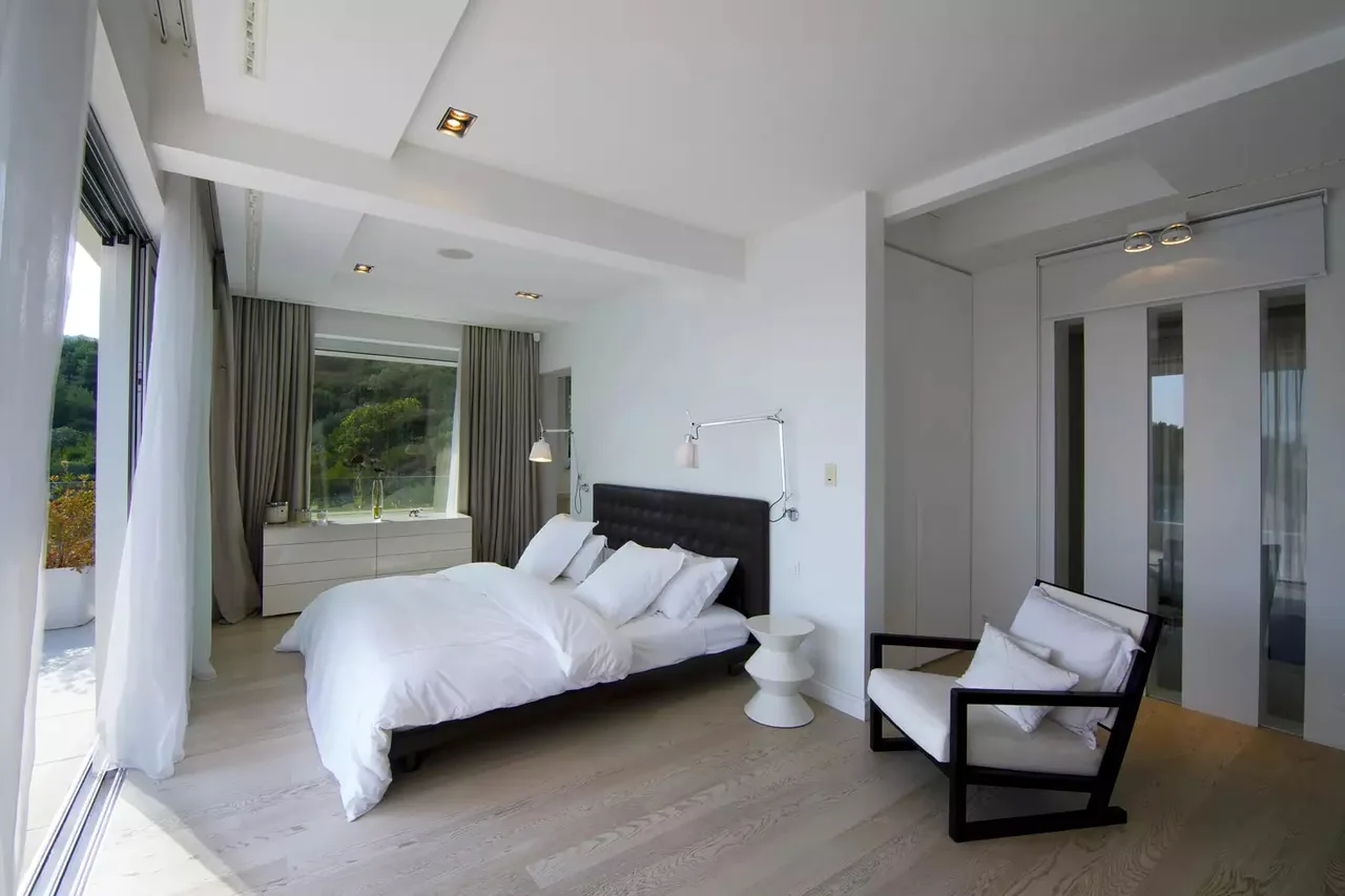 BREATHTAKING LUXURY VILLA WITH HEATED POOL photo 3