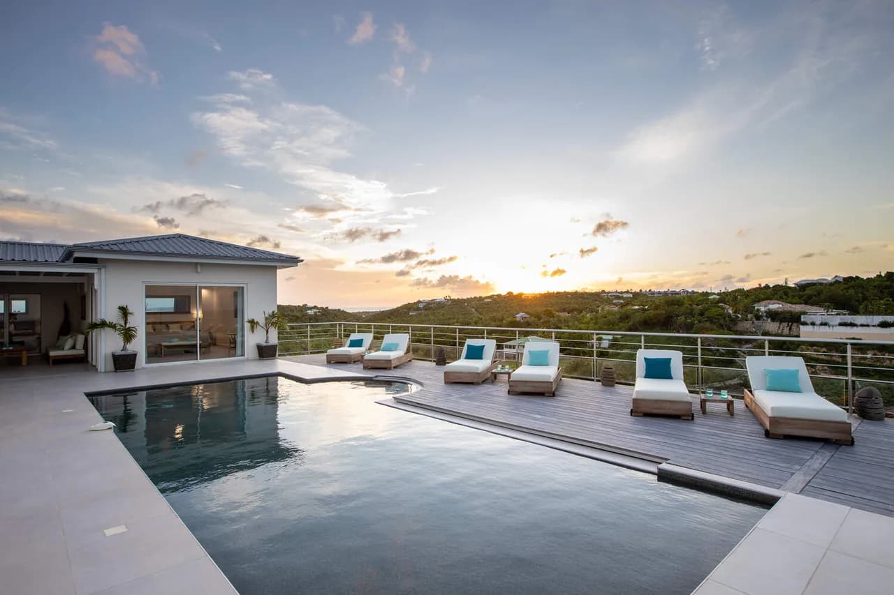 STUNNING VILLA WITH FANTASTIC SCENERY photo 3