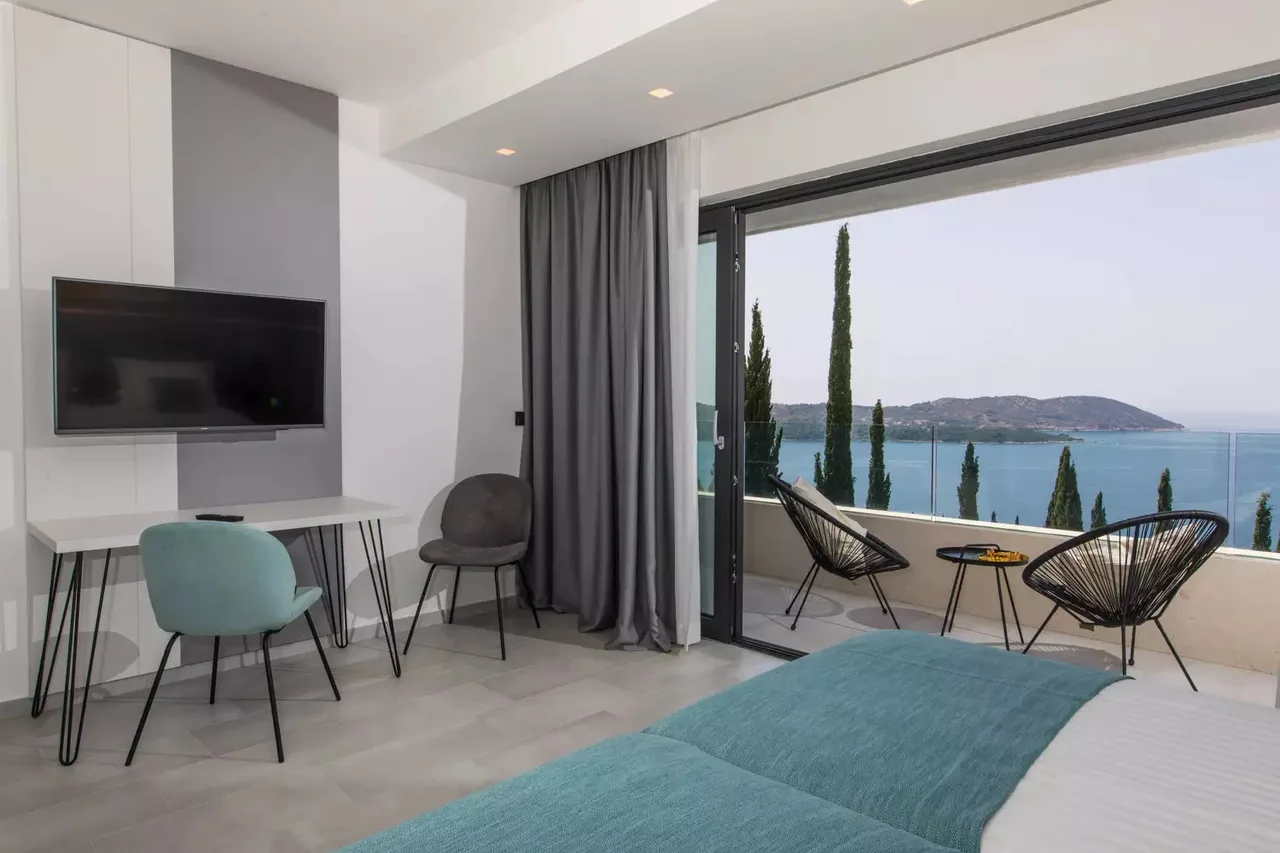 GRAND LUXURY VILLA WITH HEATED POOL photo 2