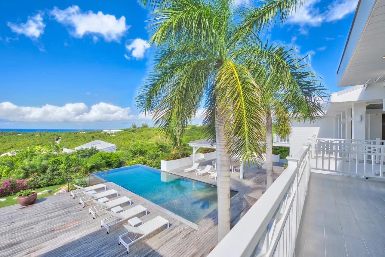 EXCLUSIVE TROPICAL VILLA WITH INFINITY POOL photo 4