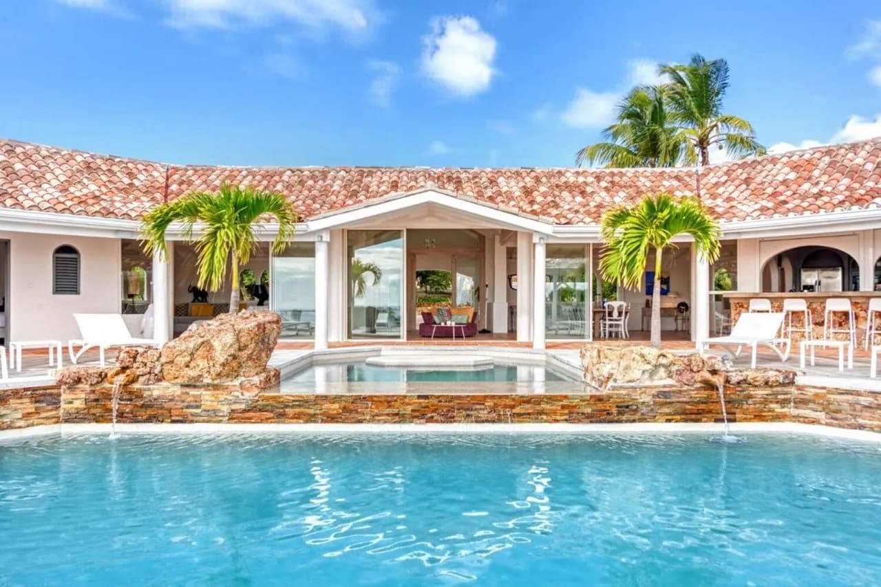ASTONISHING LUXURY VILLA WITH OUTDOOR JACUZZI AND POOL photo 2