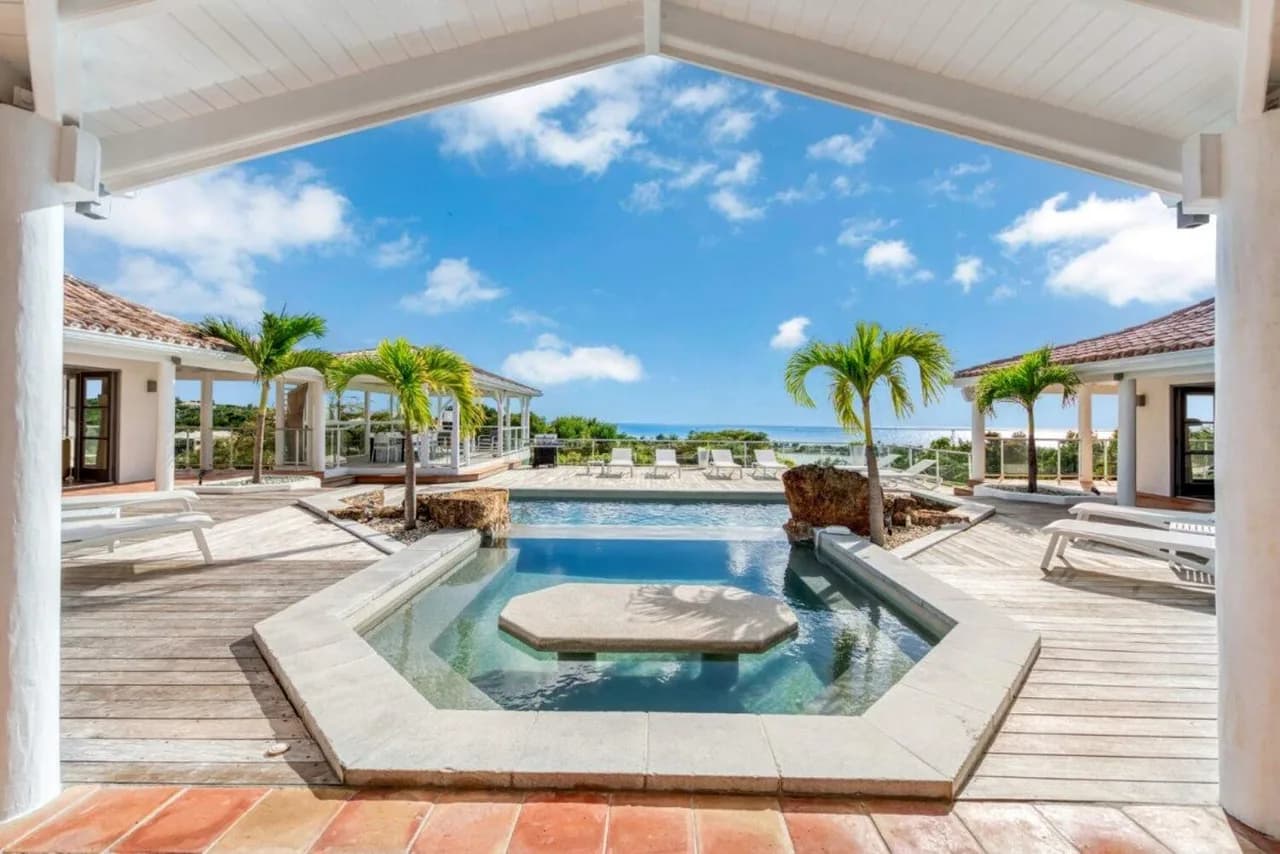 ASTONISHING LUXURY VILLA WITH OUTDOOR JACUZZI AND POOL photo 5