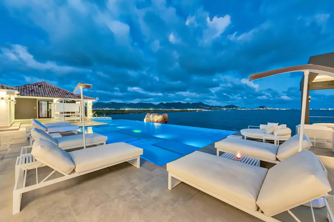 STUNNING SEA SIDE VILLA WITH POOL