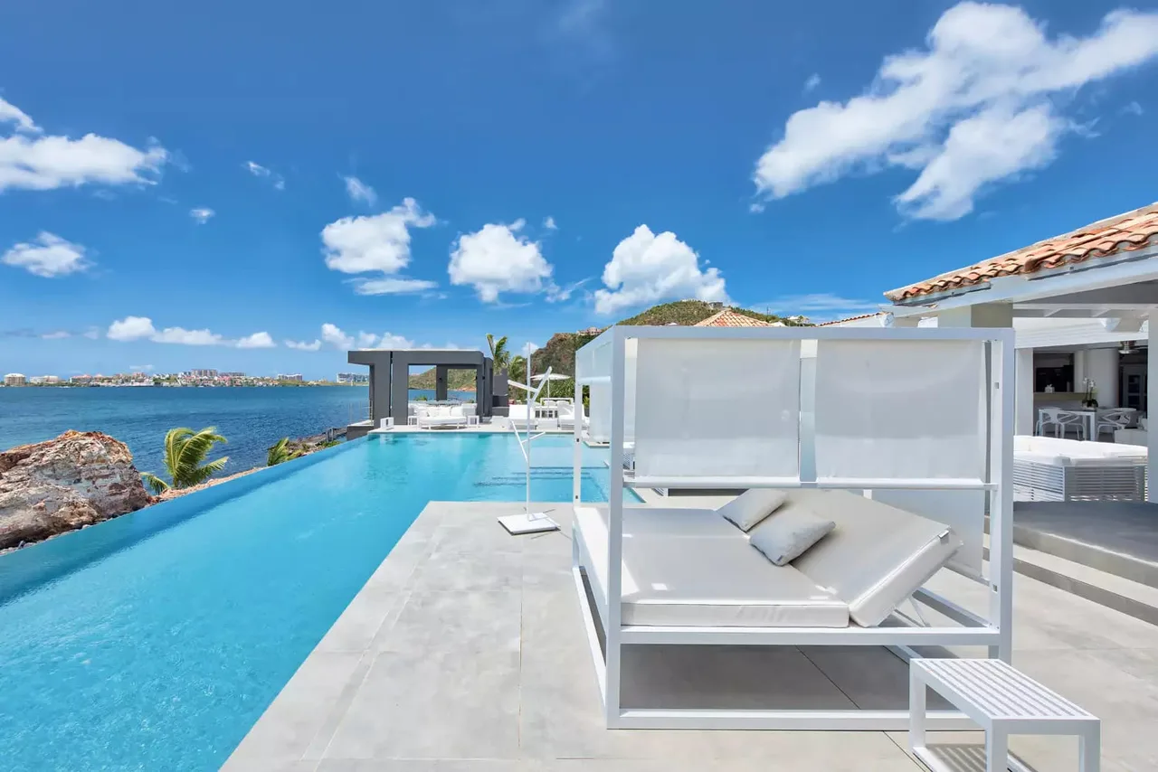 STUNNING SEA SIDE VILLA WITH POOL photo 2