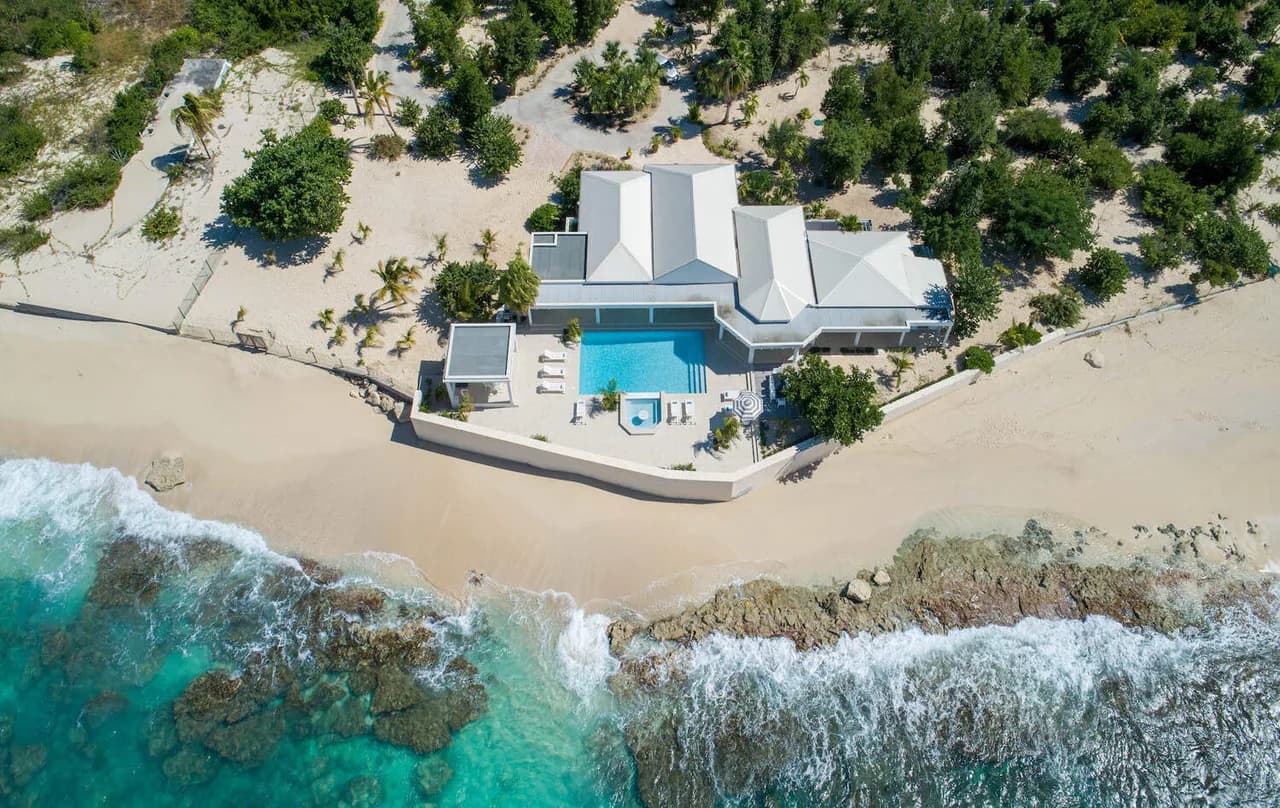 TROPICAL VILLA WITH PRIVATE POOL AND VOLLEYBALL COURT photo 2