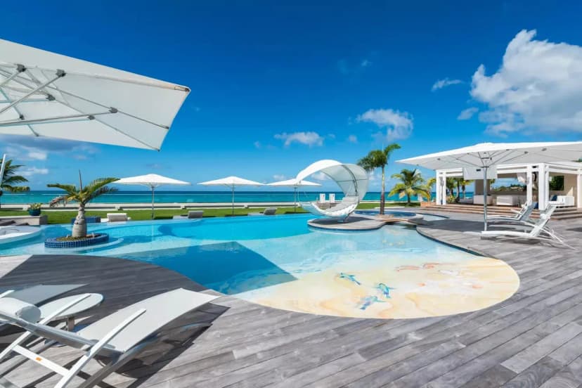 Luxurious Tropical Villa with Jacuzzi and Pool