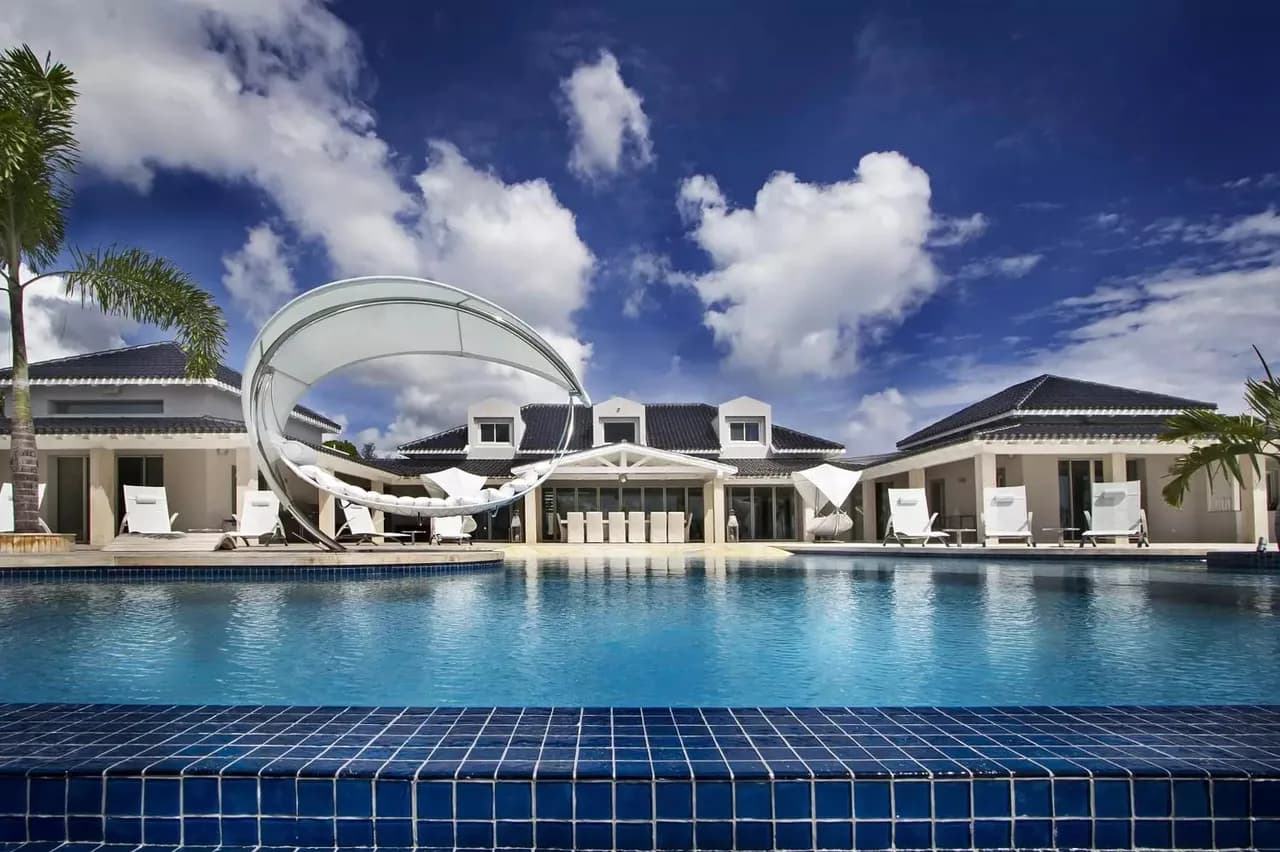 Luxurious Tropical Villa with Jacuzzi and Pool photo 5