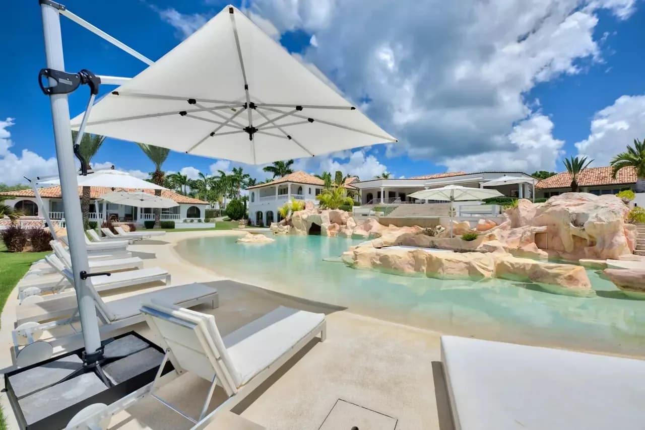 GRAND BEACH VILLA WITH TENNIS AND BOCCE BALL COURT