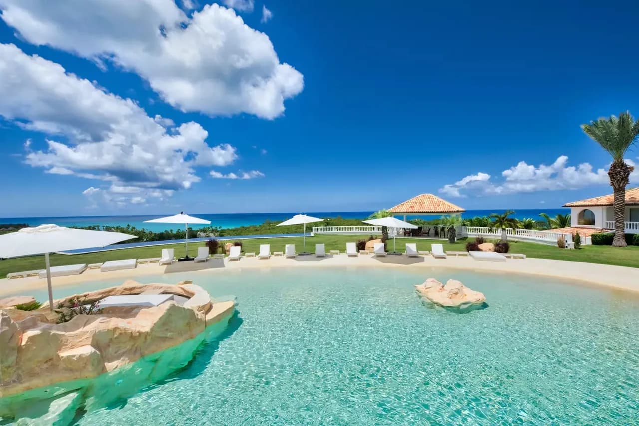 GRAND BEACH VILLA WITH TENNIS AND BOCCE BALL COURT photo 2