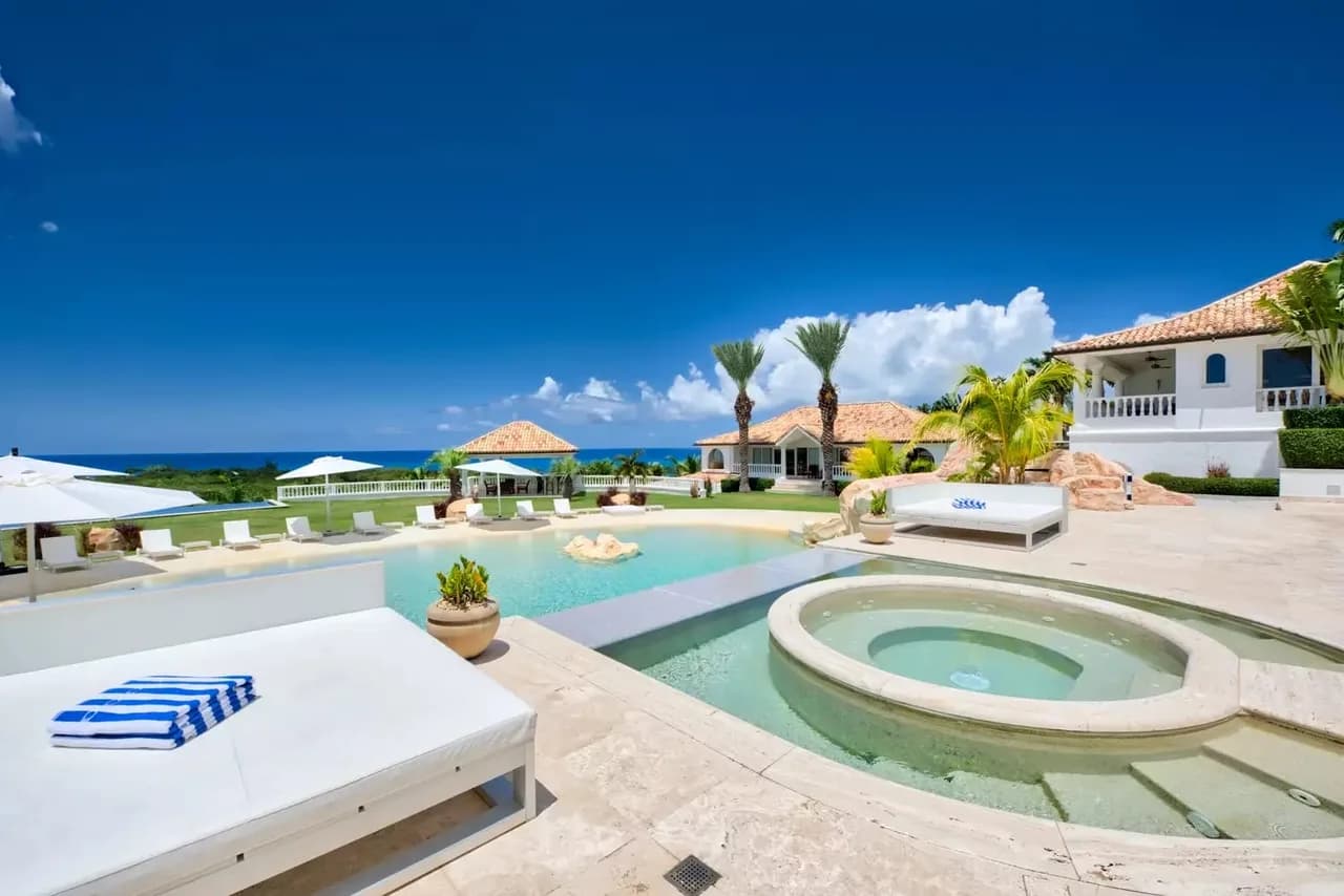 GRAND BEACH VILLA WITH TENNIS AND BOCCE BALL COURT photo 3