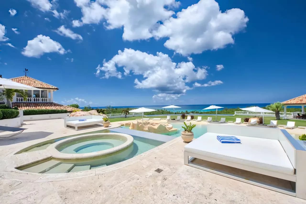 GRAND BEACH VILLA WITH TENNIS AND BOCCE BALL COURT photo 4