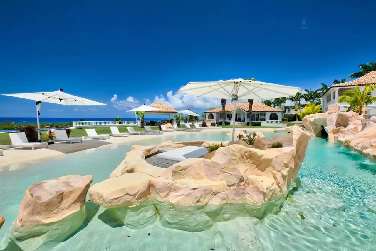 GRAND BEACH VILLA WITH TENNIS AND BOCCE BALL COURT photo 5