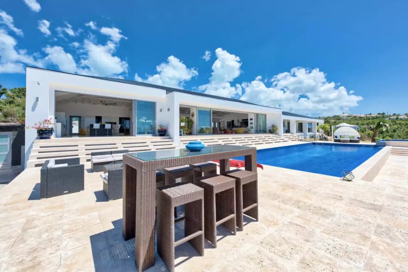 STUNNING LUXURY VILLA WITH SEA SIDE VIEW